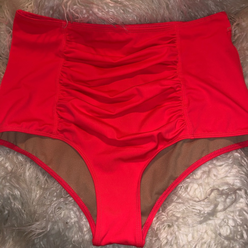 NWOT Kortni Jeane Fiery Coral Ruched Large